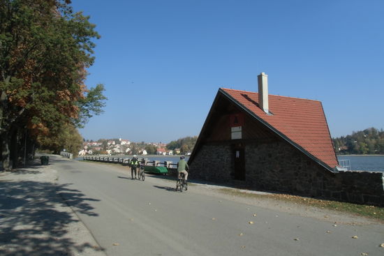 Auf der Staumauer