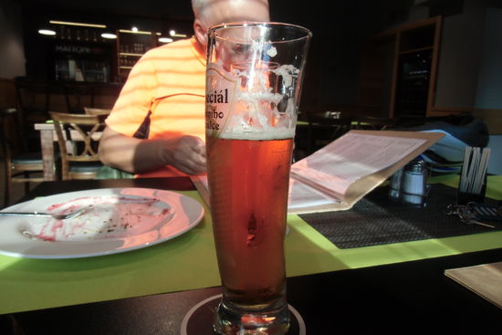 Dazu das gute preiswerte Bier, das man überall vom Faß bekommt, auch allein dafür hat es sich gelohnt, hierher zu reisen !