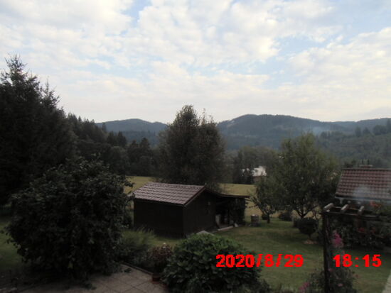 Unsere Gastgeber haben sich hier ihren Alterswohnsitz nach einem arbeitsreichen Leben in Tschechien und im Ruhrgebiet geschaffen, ihr Haus ist ein Schmuckstück in einer bildschönen Berglandschaft, von der sonst nur Touristen träumen können.