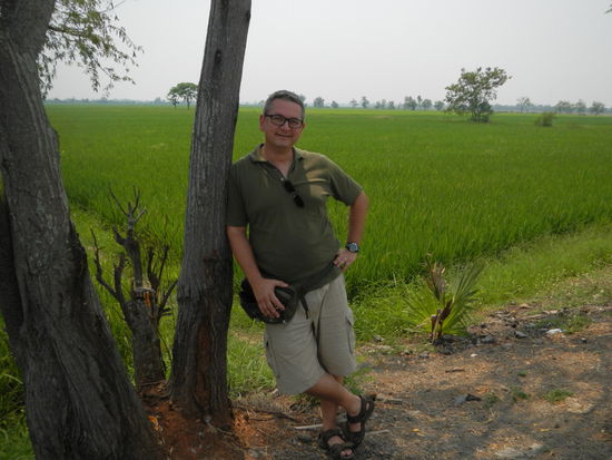 hinter mir Reisfelder so weit man sieht