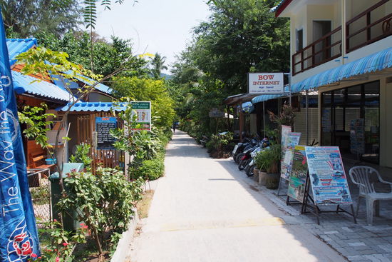 Strandpromenade (ungefaehr 10m nach links ist der Strand)