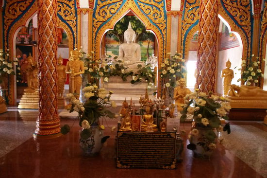 Innen im Chalong Temple