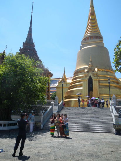 Goldener Chedi im Wat Phra Kaeo