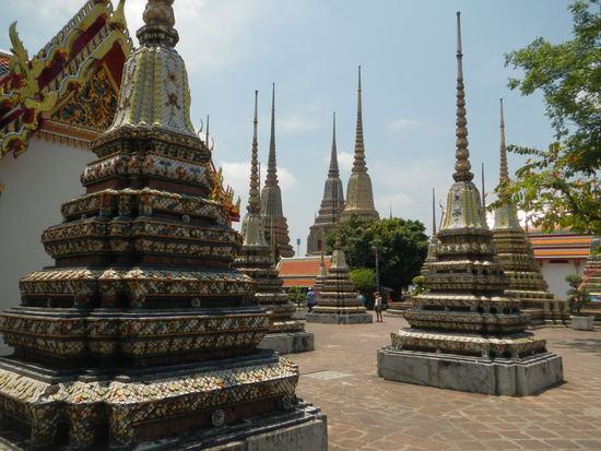 viele Chedi's im Wat Po