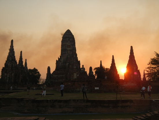 Ein Tempel auf einer Bootstour um die Insel in Ayutthaya