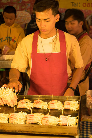 Sunday Walkingstreet