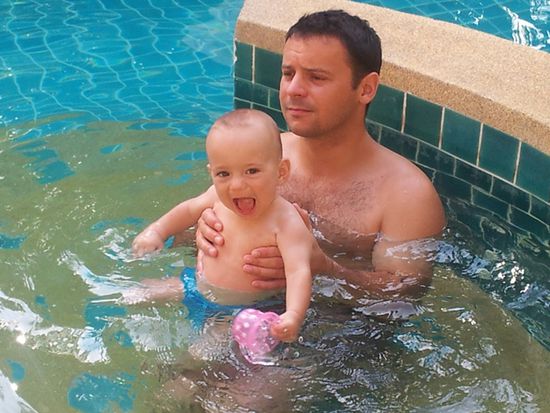 Plantschen im Pool ist spitze.