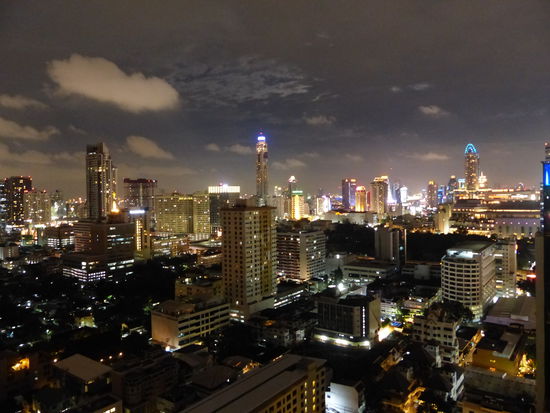 blick von der skybar auf bangkok