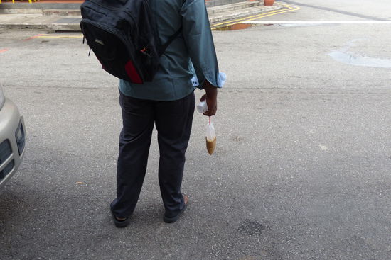 coffee to go auf indisch, ein zwei, drei liter. kein problem