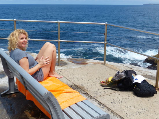 bondi beach , da haben wir uns auf die felsen getraut und einen wunderbaren platz gefunden . kein tourist weit und breit