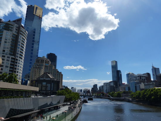 der river yarra fliesst quer durch melbourne ins meer