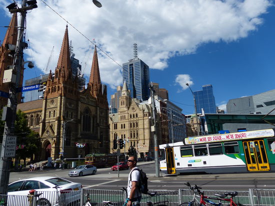 strassenbahn werbung... ohne worte