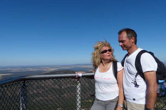 suchbild ......nach dem aufstieg , hertha ist dabei ......... und wir total fertig