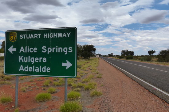on the road again..... wenn wir die wahl haetten immer wieder alice springs