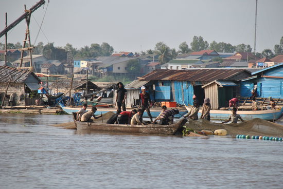 leben am und auf dem fluss (tonle sap)
