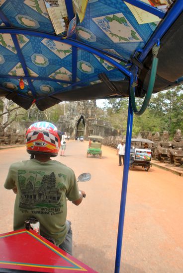 die einfahrt nach angkor thom