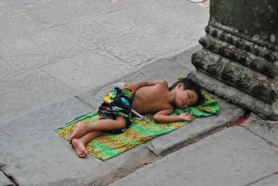 egal wo, kinder schlafen hier einfach, wenn sie müde sind!