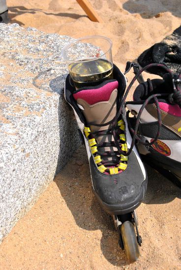 Inliner sind ganz schön vielseitig: hier als Getränkehalter 