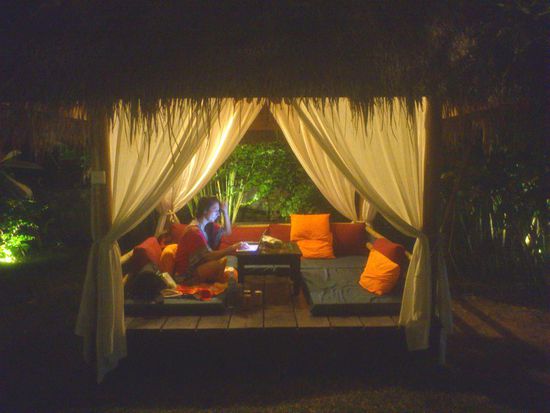 das Silvester-Arbeits-Chat-Büro ist in Betrieb genommen
