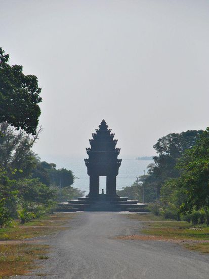 Küste und das Independance Monument in Sicht!
