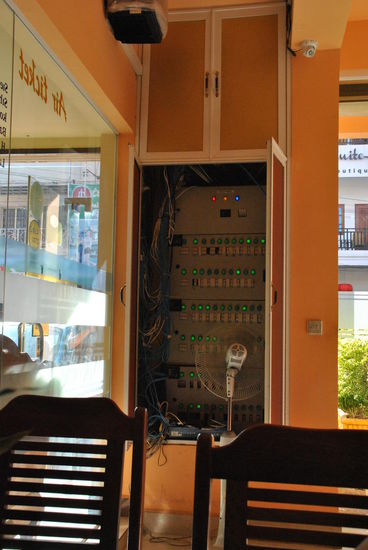 Elektrik vorhanden! Funktioniert - wird ja auch gekühlt  !