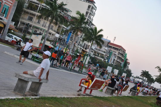 abends sind die Geräte völlig in der Hand der Einheimischen!
