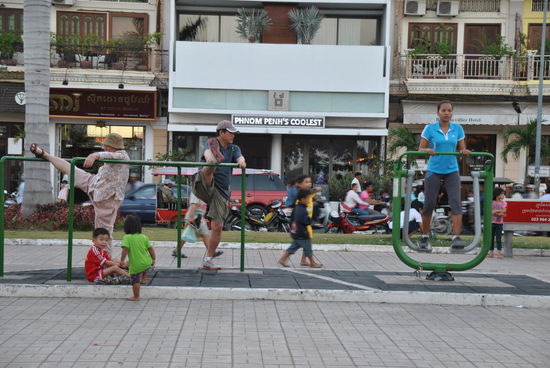 O-Ton Kai: "omg, so hoch bekomme ich mein Bein nicht!"
