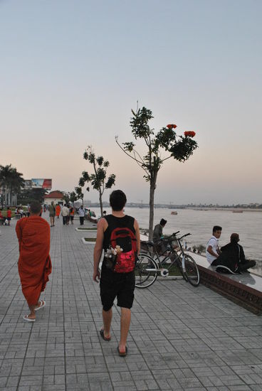 zwei junge Männer, etwa im gleichen Alter - sonst ist nichts gleich ...