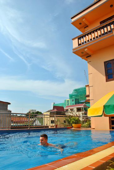 Prioritäten setzen: Hitze zwingt zu Poolbesuch statt Klosterbesuch