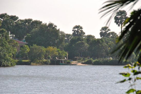 direkt am Fluss gelegen
