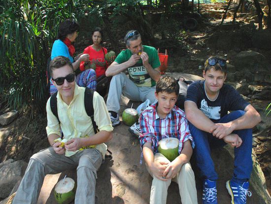 kleiner hätte der Stein am Fluss nicht sein dürfen, damit wir alle drauf passen.