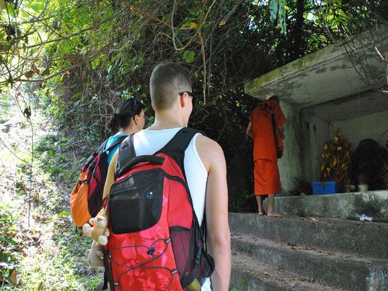 nach ein paar Metern, noch ein Gebet und ein Räucherstäbchen...