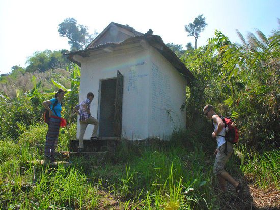 alle guten Dinge sind DREI: auch hier ist der Mönch kurz zum Beten verschwunden...