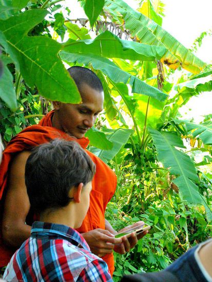 Mönch mit Tablet im "Dschungel" - Vorhanden!!! Funktioniert!!!
Kingdom of Wonder! 
