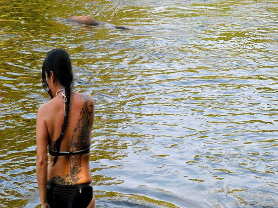 Kühlung von Kratzern und Schrammen und Abwaschen des "Angstschweißes"