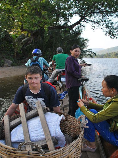 aber die "Fähre" kommt zurück und nun gehen auch wir an Bord.