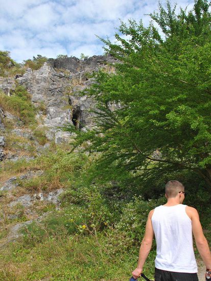 Da oben geht es rein ins Reich von Indiana Jones....