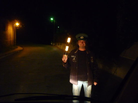 ein ehemaliger "Volkspolizist" stoppt die Fahrt...