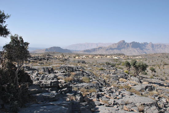 inzwischen haben wir schon eine ordentliche Distanz zwischen uns und das Dorf gebracht