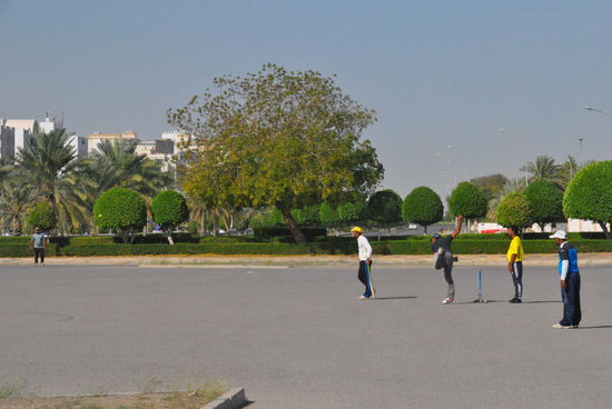 ein Baseball-ähnliches Spiel der Omani