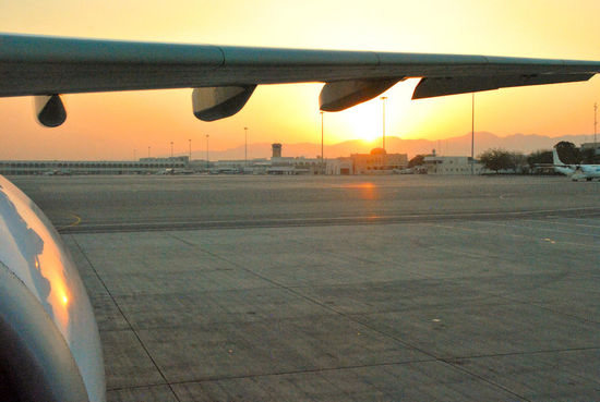 Sonnenaufgang am Flughafen Muscat