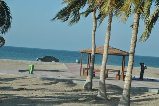 Es wird mit Auto bis ans Wasser gefahren - trotzdem sind die Dinger alle super-sauber. Wir müssen noch herraus finden, wie das geht. Unser Leihwagen hat bereits eine Staubschicht 