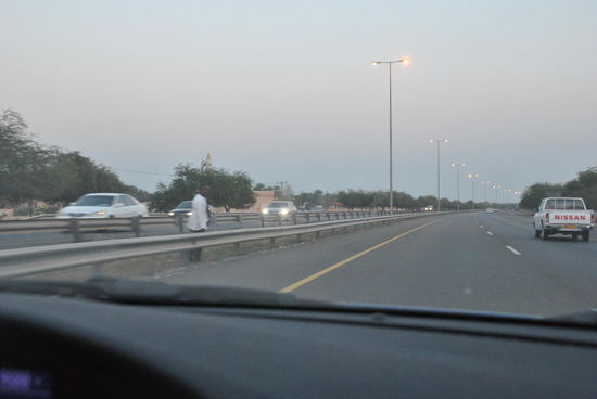 JA, der Mann kam wirklich von links und hat auch noch die rechten Fahrbahnen überquert - und er war nicht der Einzige!!!