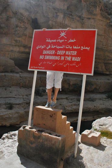 Aufstieg im Wadi - mit Treppen - hier erschließt sich uns die Funktion nicht so ganz 