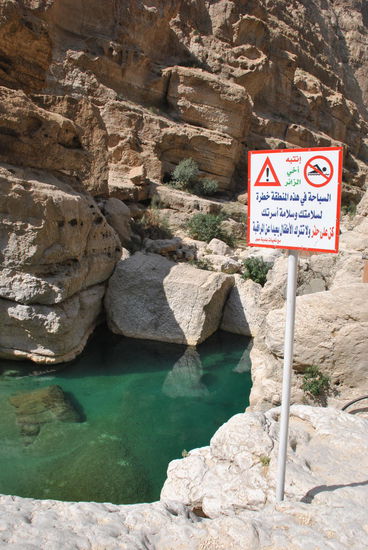 auch ohne das Schild wären wir die ca. 10 m nicht hinunter gesprungen.