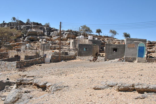 so weit oben: zwei Häuser, zwei Familien und kein Auto