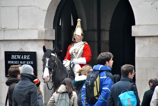 ja wenn das "horse" denn nur mal "kicken" würde, dann wären die Menschen schnell fort, die mir alle im Weg stehen 