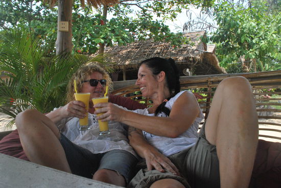 Pause bei den NATURAL BUNGALOWS mit kühlen Mango-Shakes