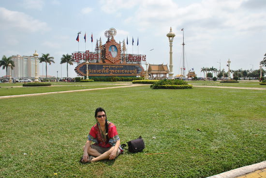 VOR dem Königspalast: ICH auch allein 