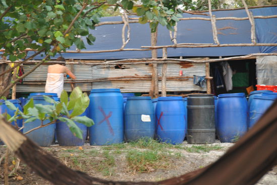 eine Unterkunft in der Nachbarschaft mit Außenduschen - also es geht durchaus kostengünstiger als wir reisen 